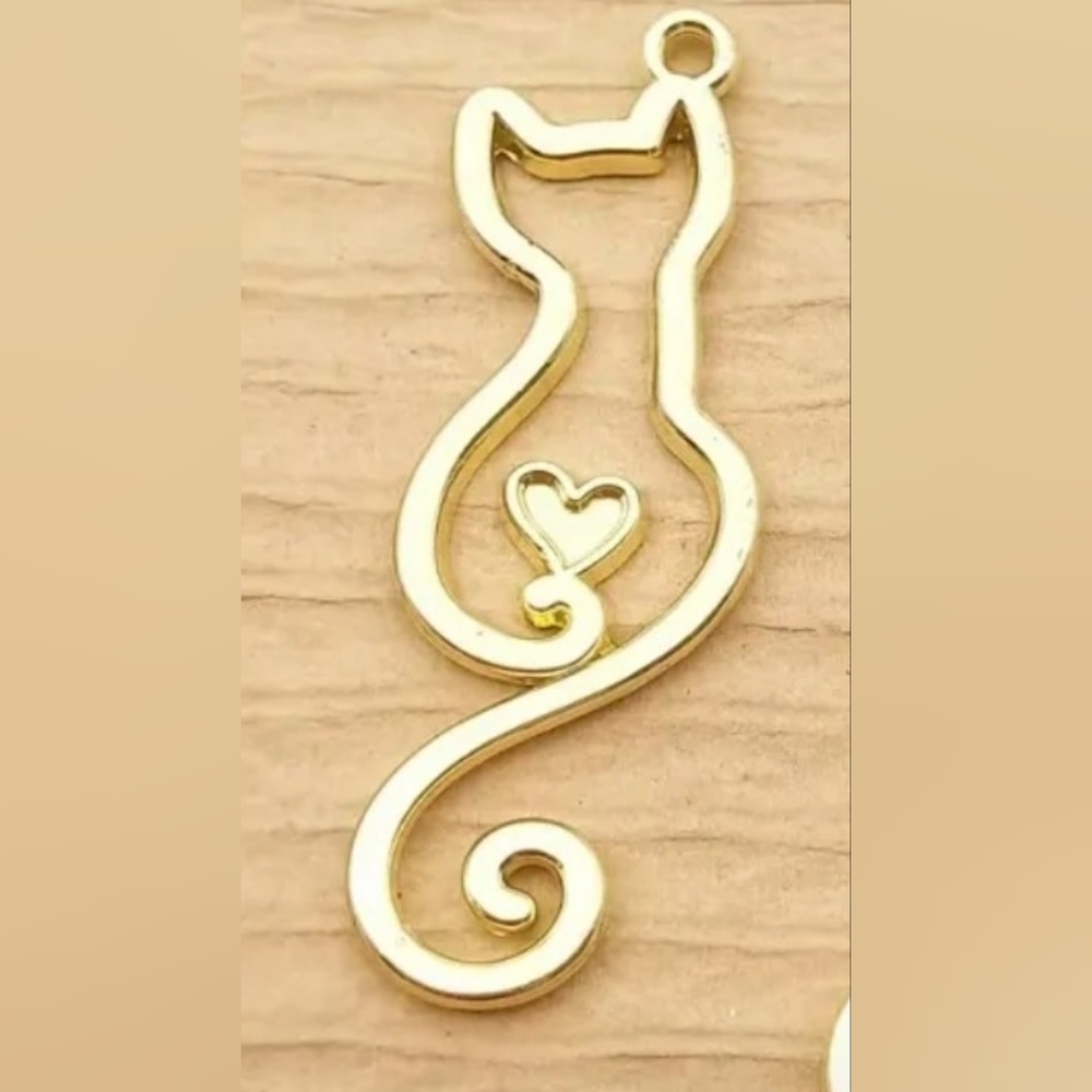Elegant Gold Heart Cat Pendant Necklace/Charm